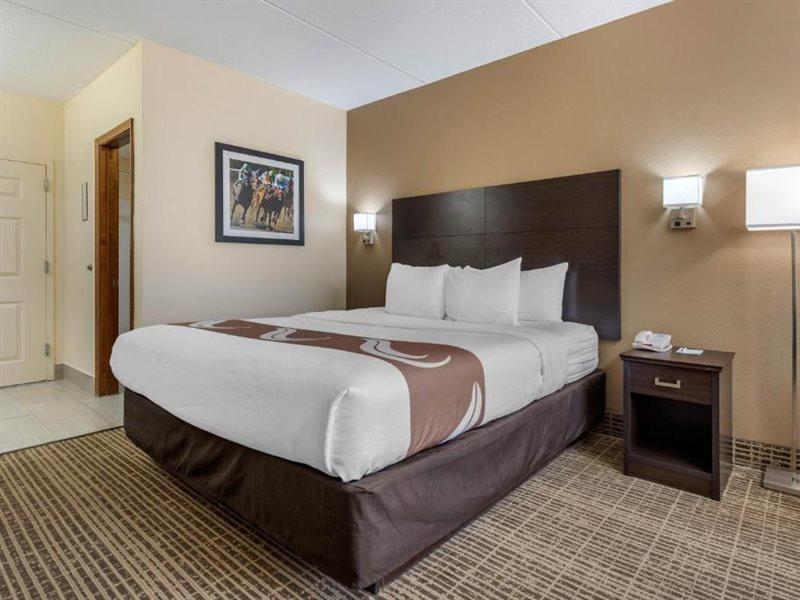 Hotel Clarion Pointe East Louisville