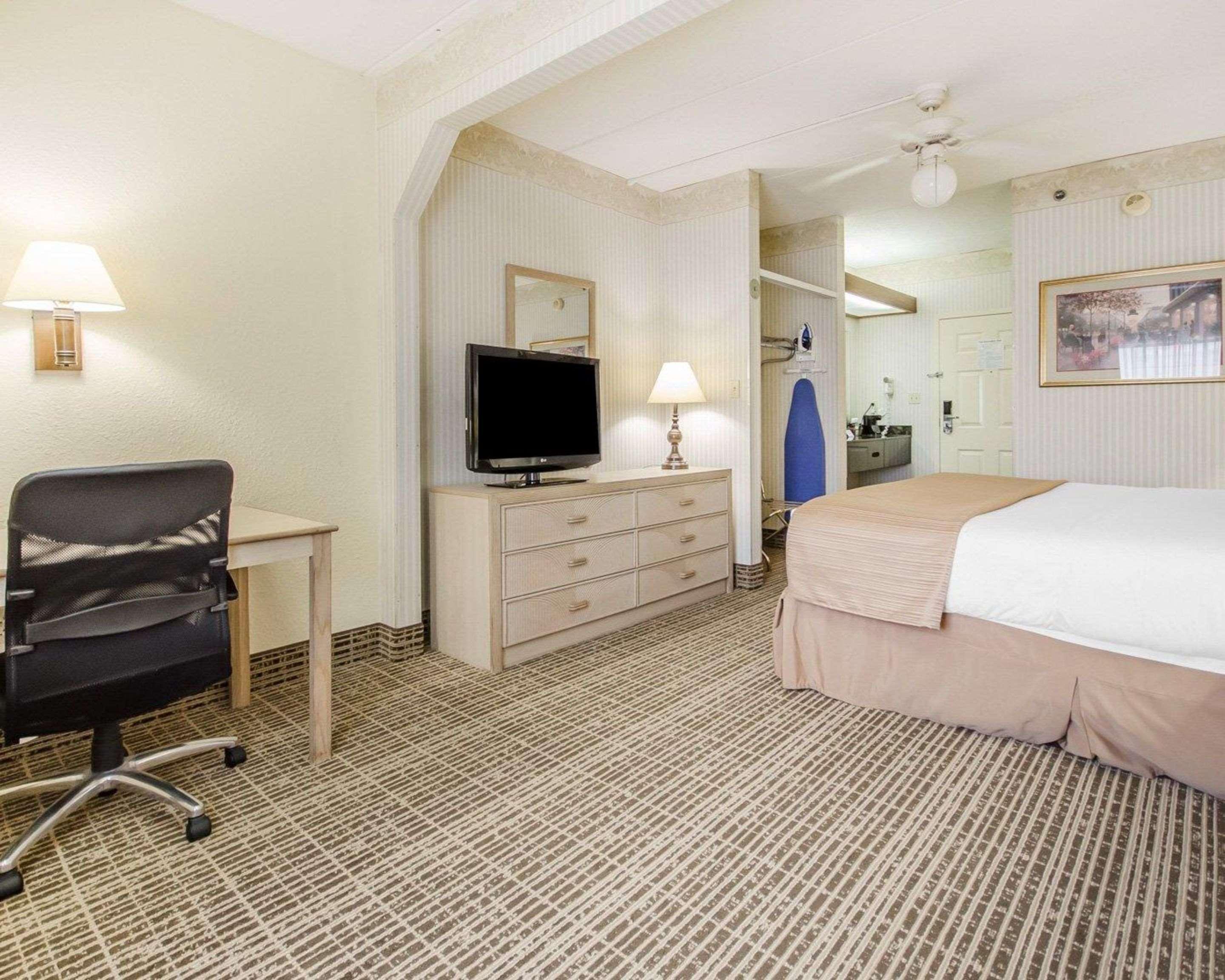 Clarion Pointe East 2*
