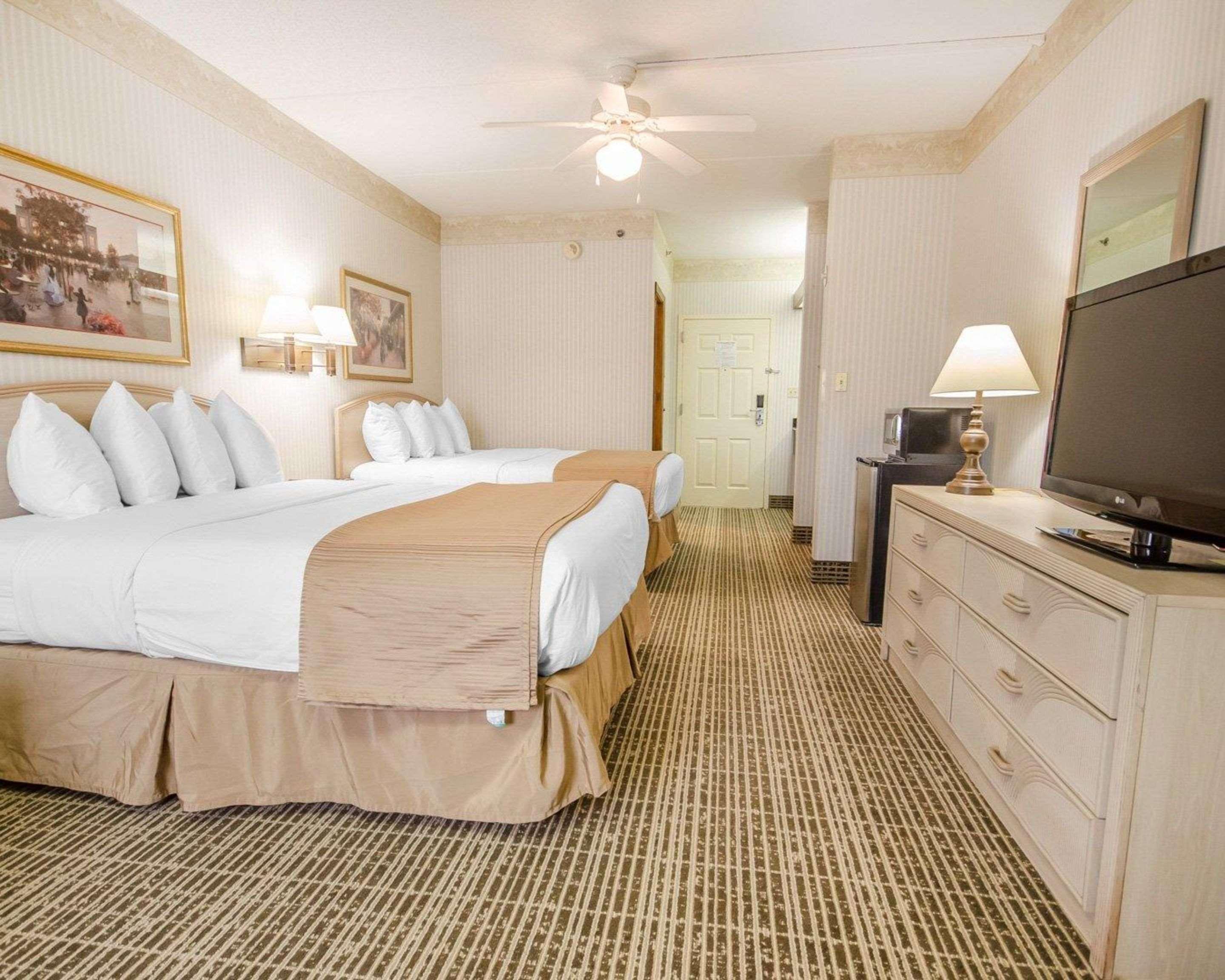 Clarion Pointe East Hotel Louisville