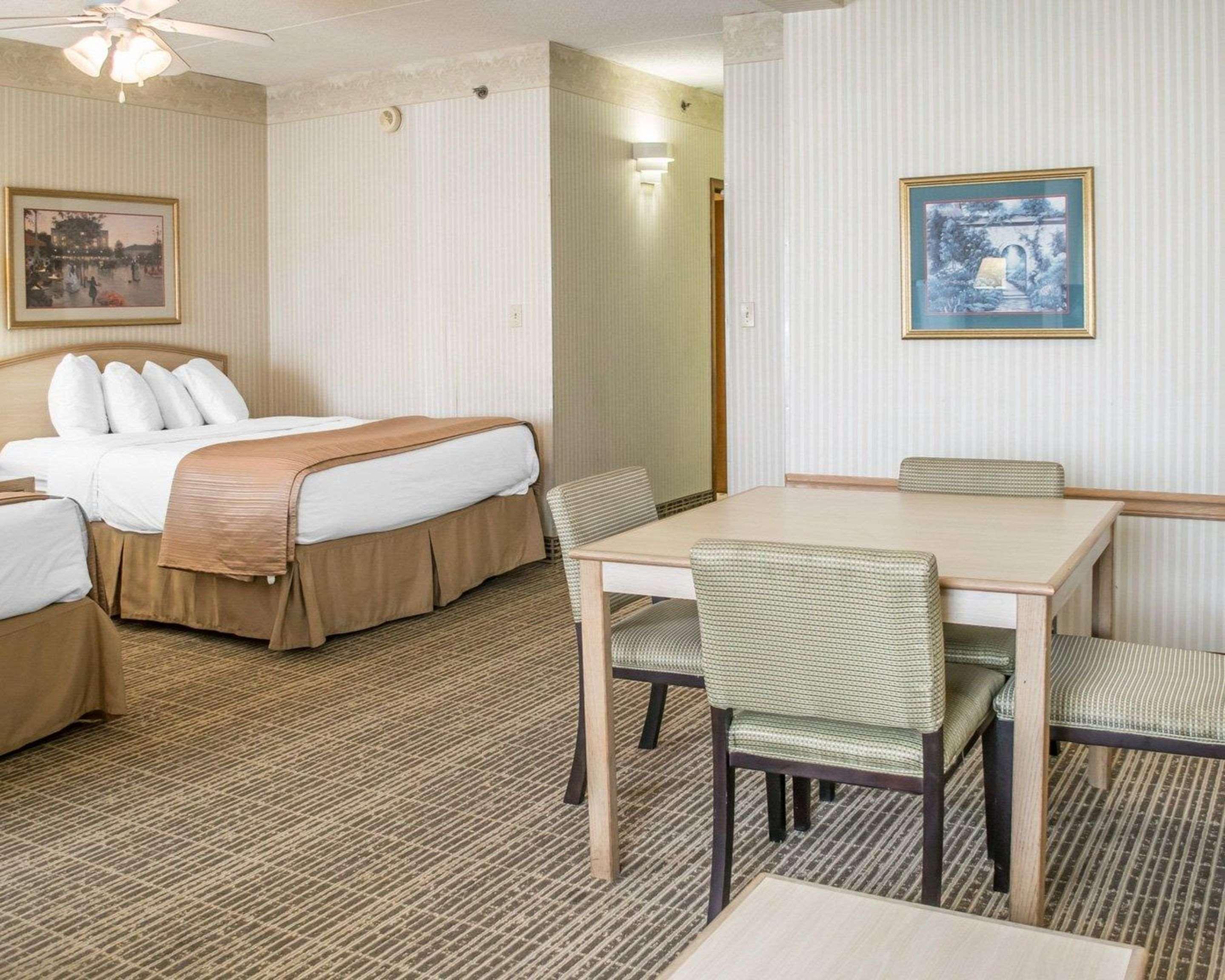 Clarion Pointe East Hotel