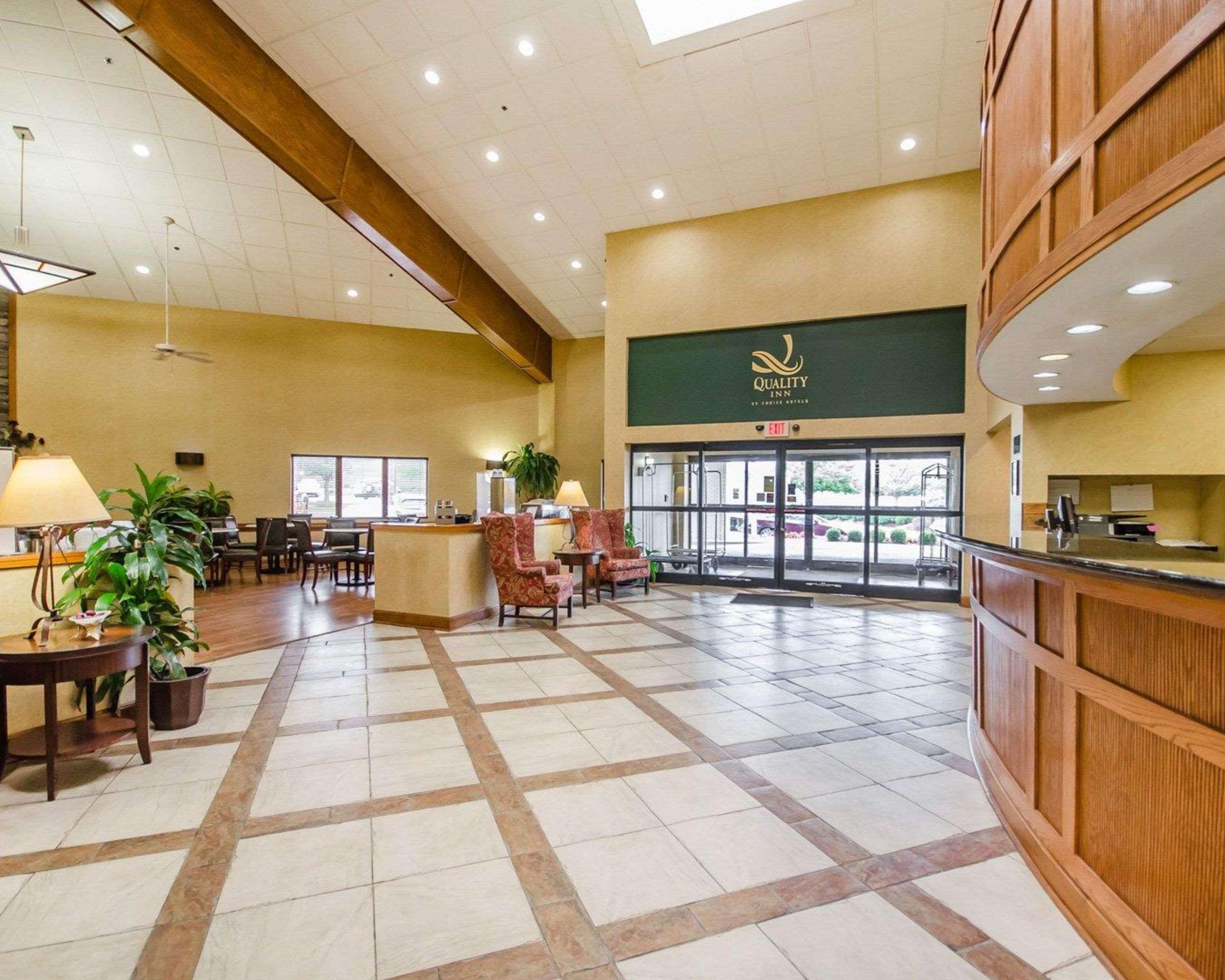 Clarion Pointe East Hotel