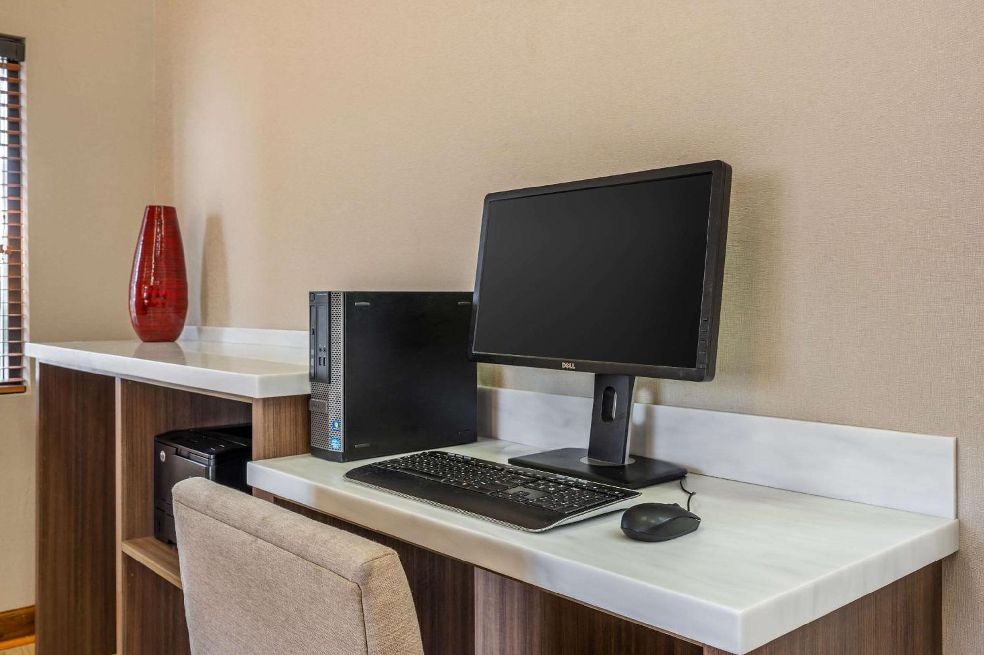 Hotel Clarion Pointe East 2*