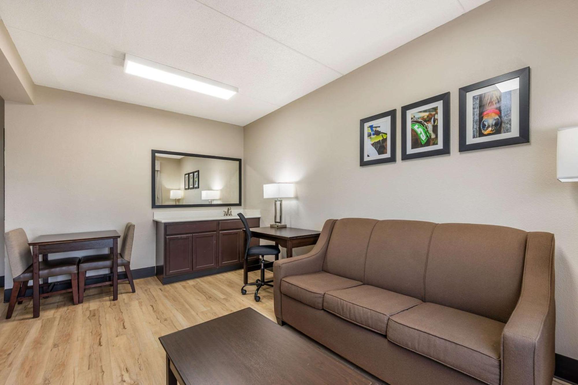 Clarion Pointe East Hotel Louisville