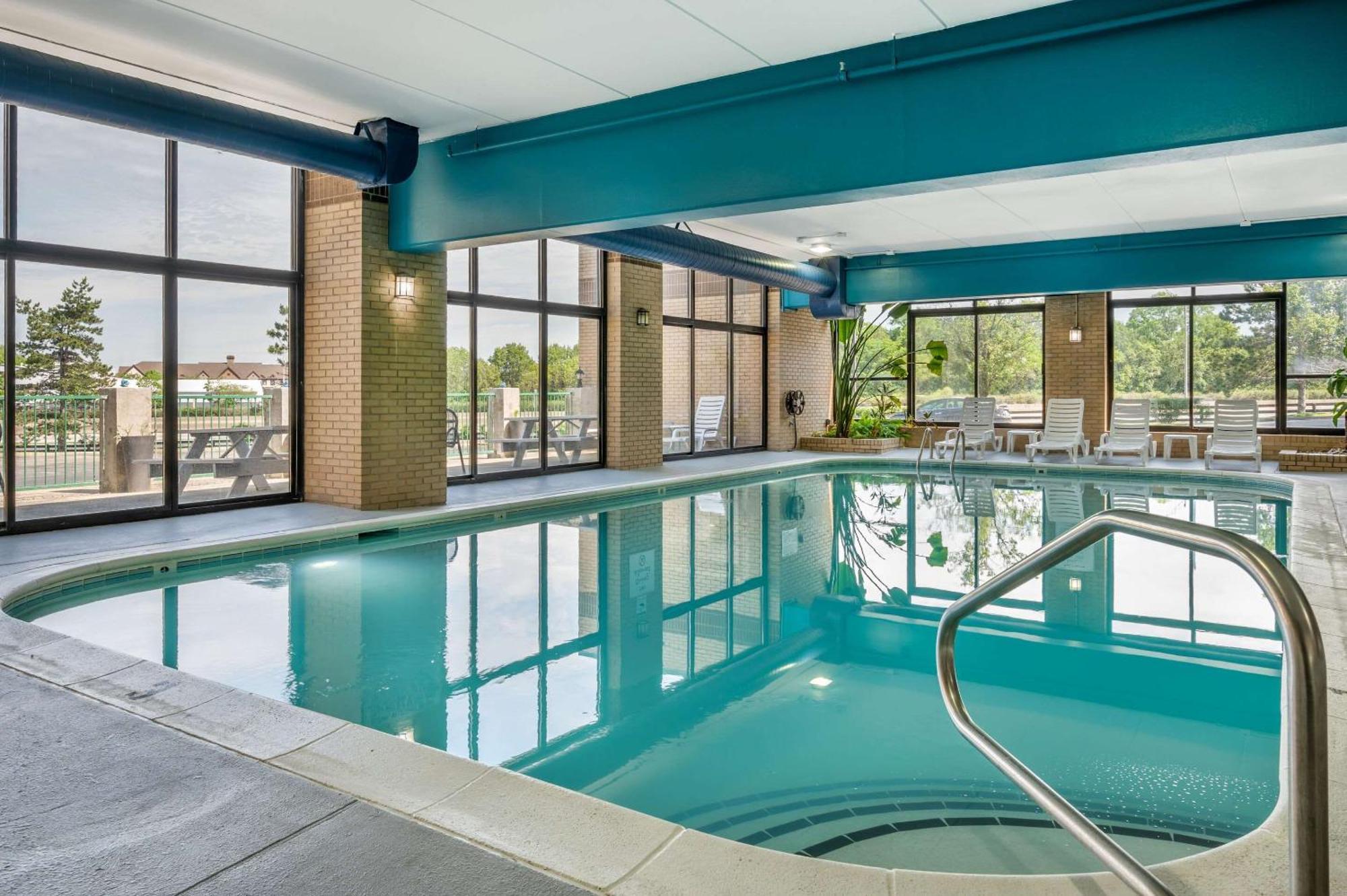 Hotel Clarion Pointe East Louisville