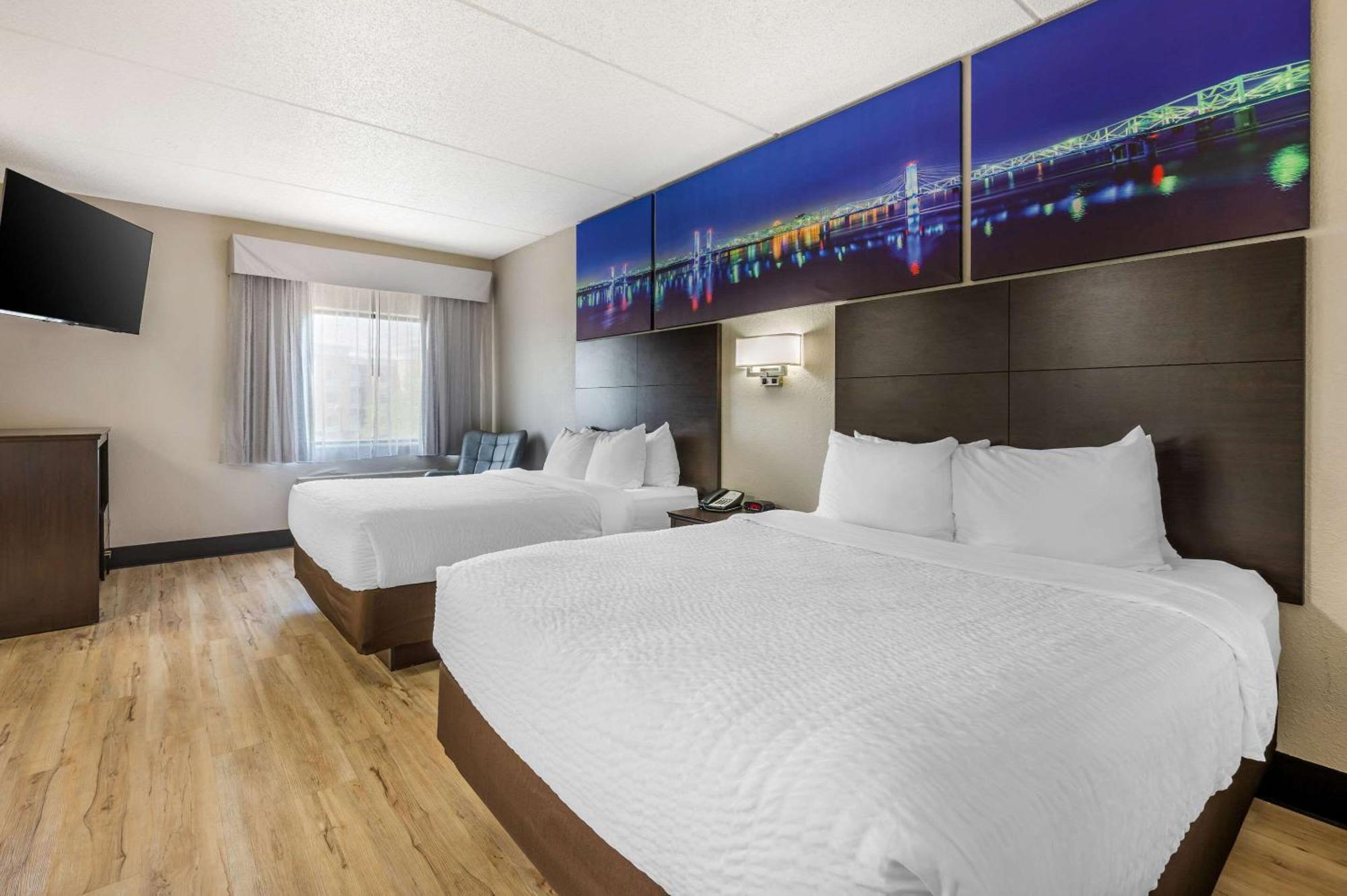 Clarion Pointe East 2*