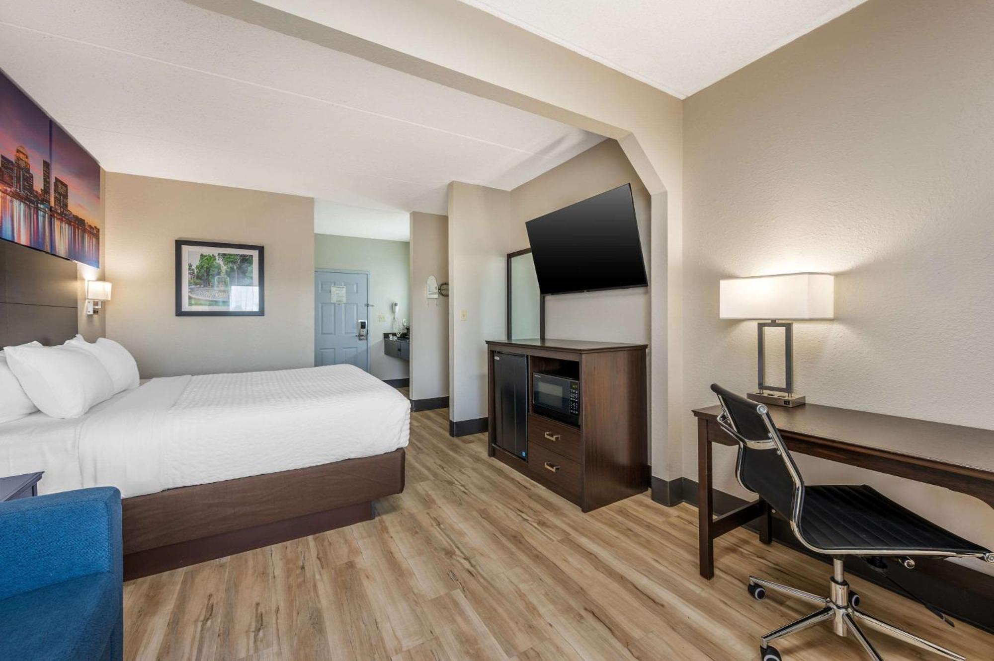 Hotel Clarion Pointe East Louisville