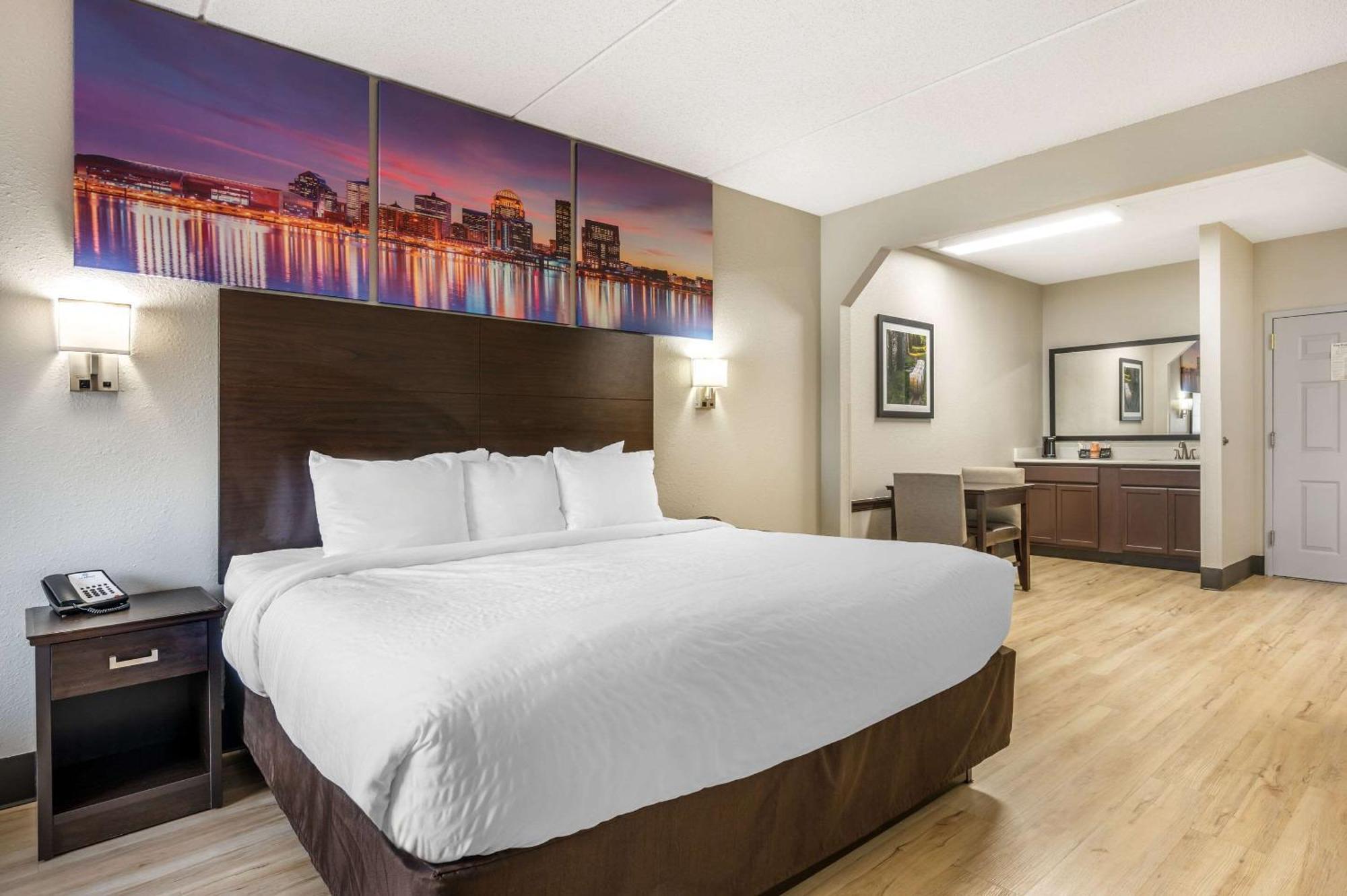 Hotel Clarion Pointe East 2*