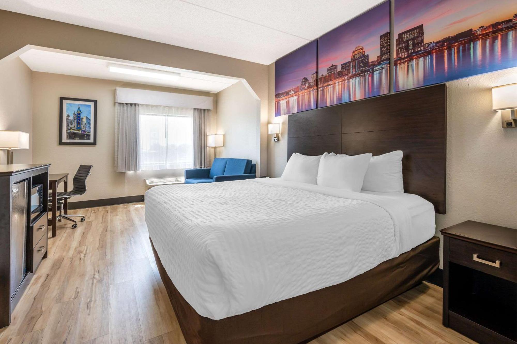 Hotel Clarion Pointe East Louisville
