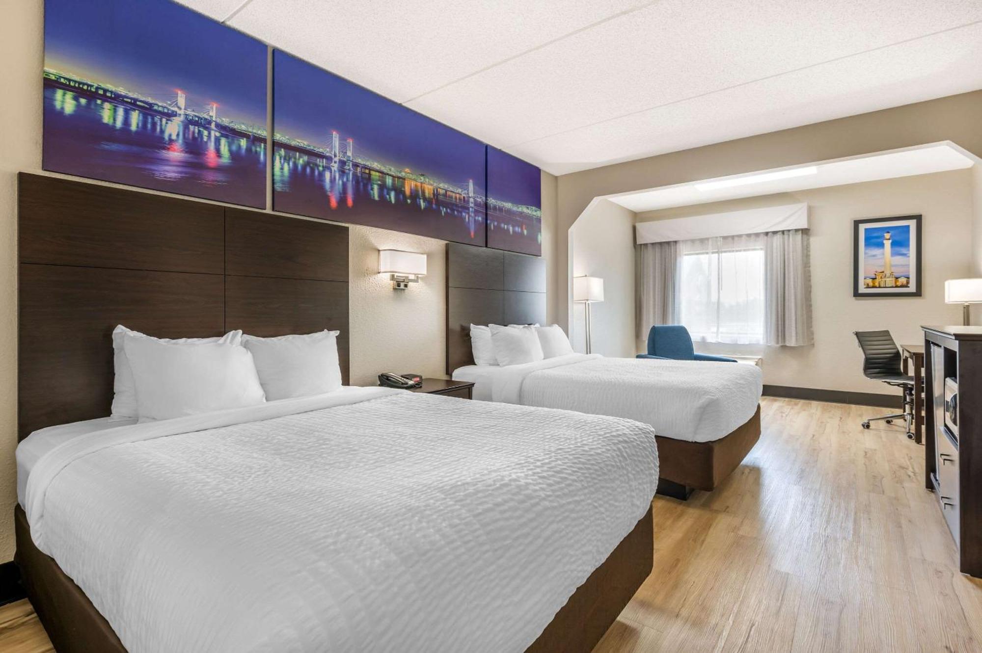 Clarion Pointe East 2* Louisville