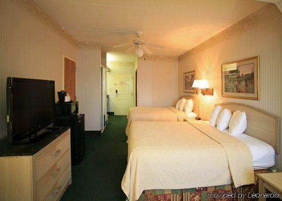 Clarion Pointe East 2* Louisville