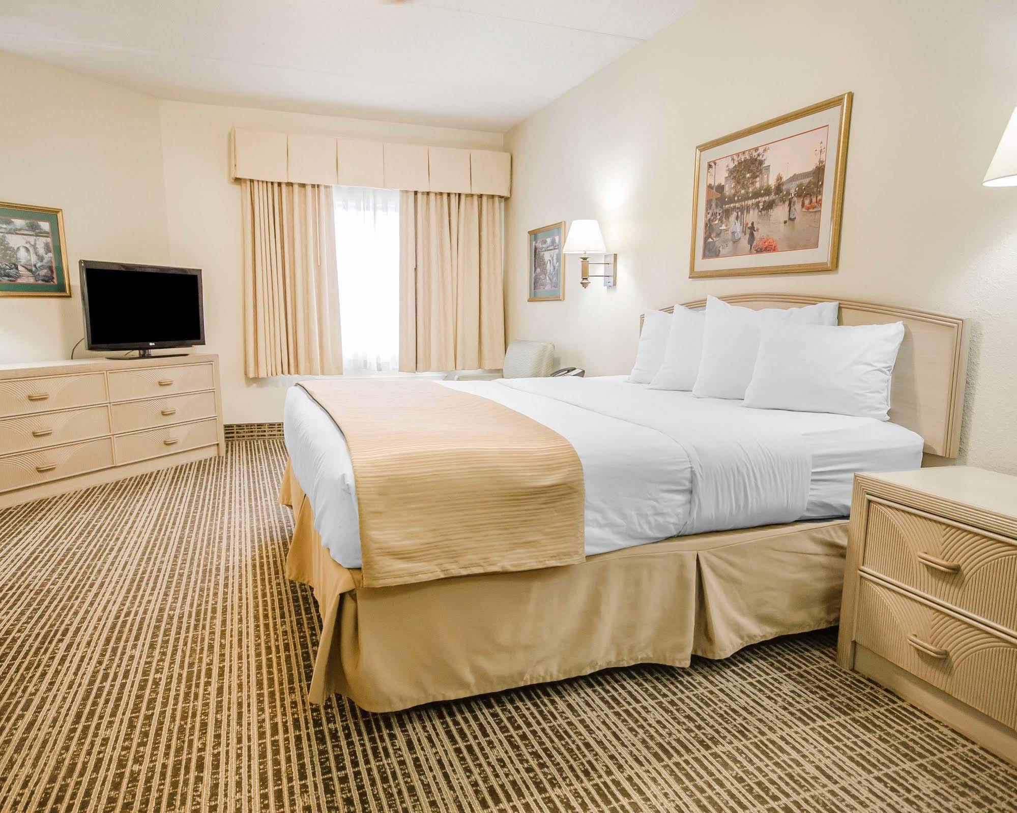 Clarion Pointe East 2* Louisville